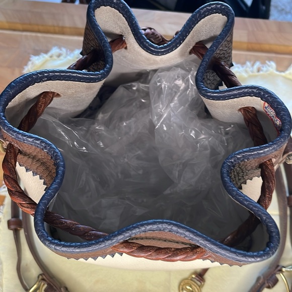 Dooney and Bourke Vintage Teton bag- Exquisite! Bone, Navy and Brown - Picture 8 of 17